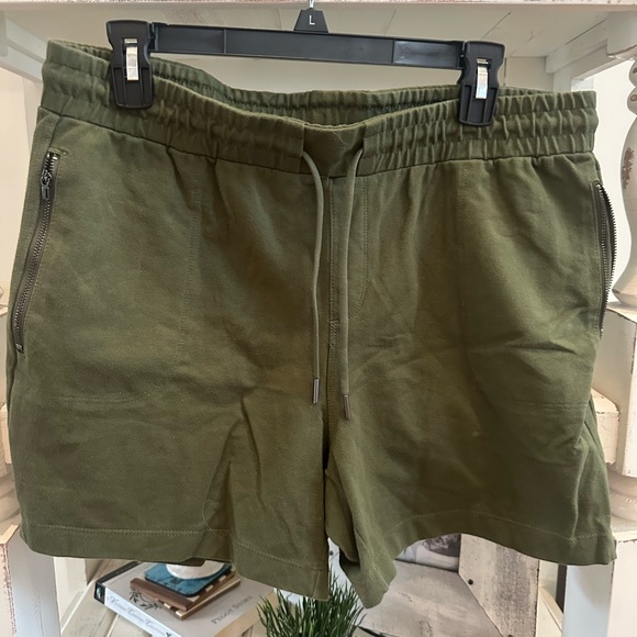 Athletic Works Men's Green Athletic Shorts - Picture 1 of 1